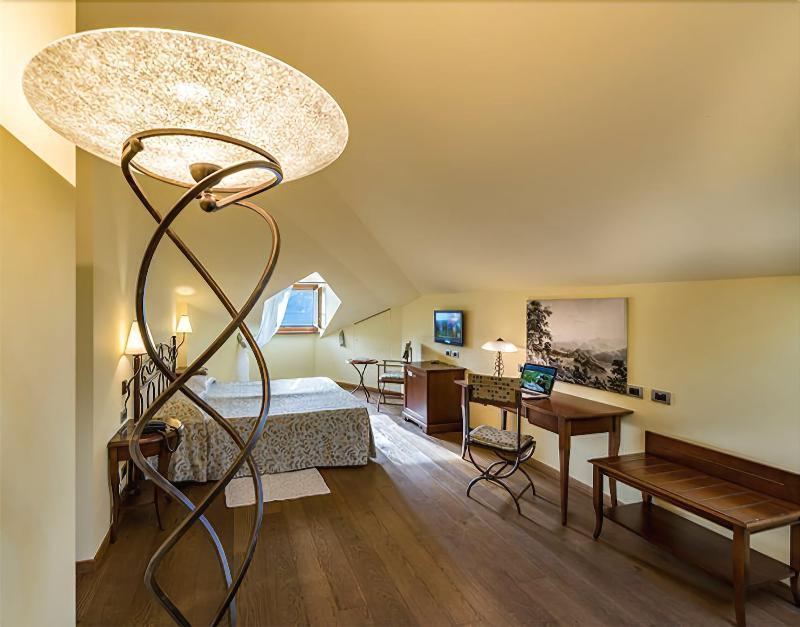 La Darsena Boutique Hotel & Restaurant Tremezzo Luaran gambar