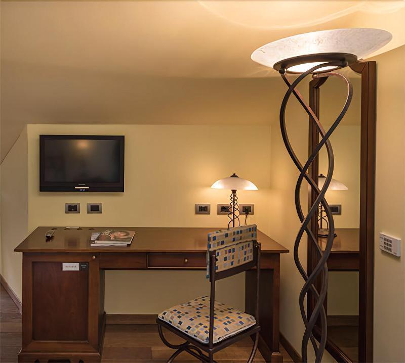 La Darsena Boutique Hotel & Restaurant Tremezzo Luaran gambar