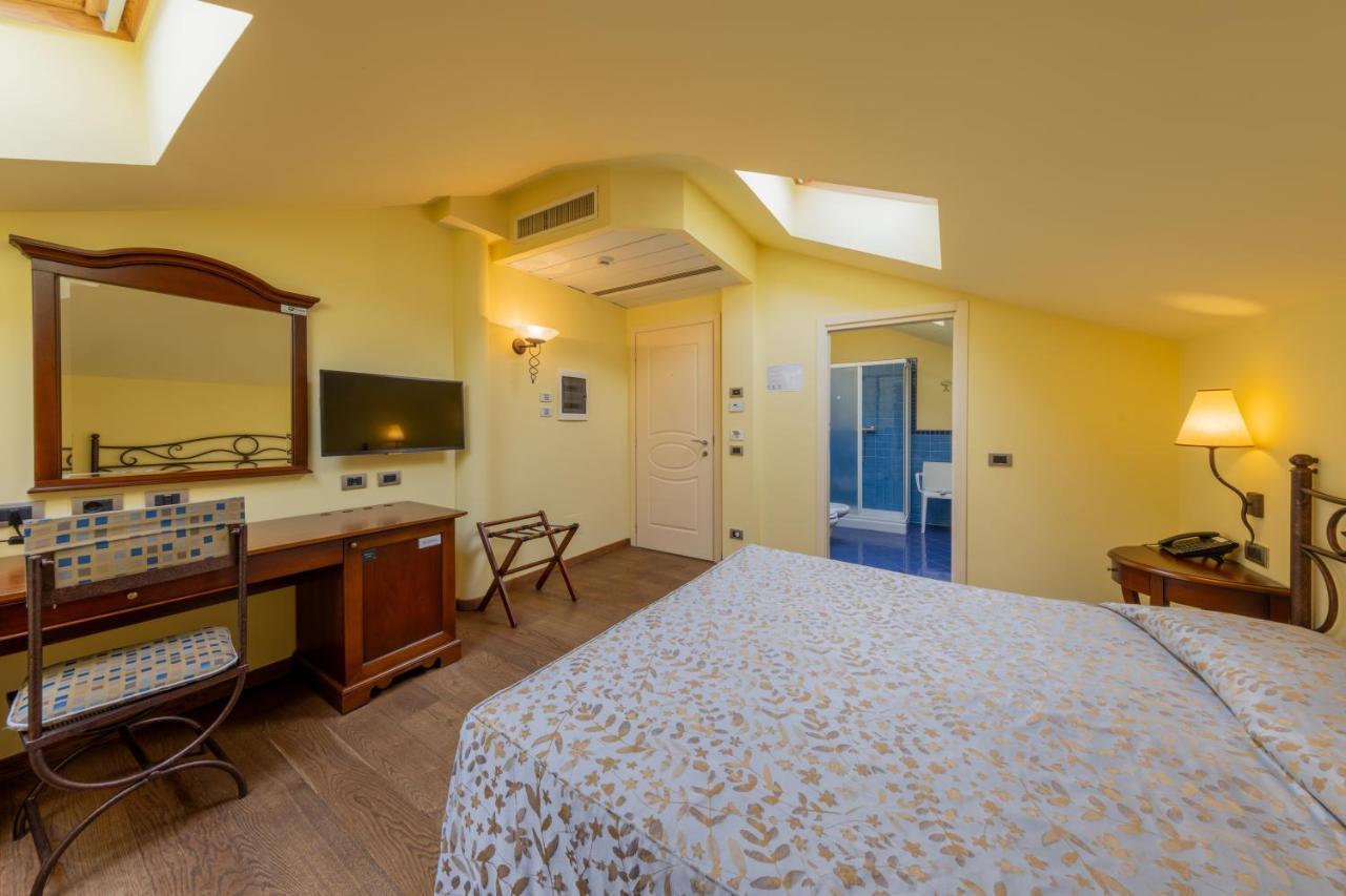 La Darsena Boutique Hotel & Restaurant Tremezzo Luaran gambar